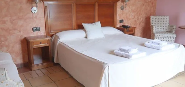 غرفة بسرير مزدوج أو سريرين منفصلين، Hotel Mafalda De Castilla 8/9