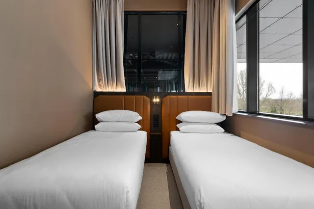غرفة عائلية بسريرين منفصلين وسرير كينج، Corendon Amsterdam Schiphol Airport, a Tribute Portfolio Hotel 2/7