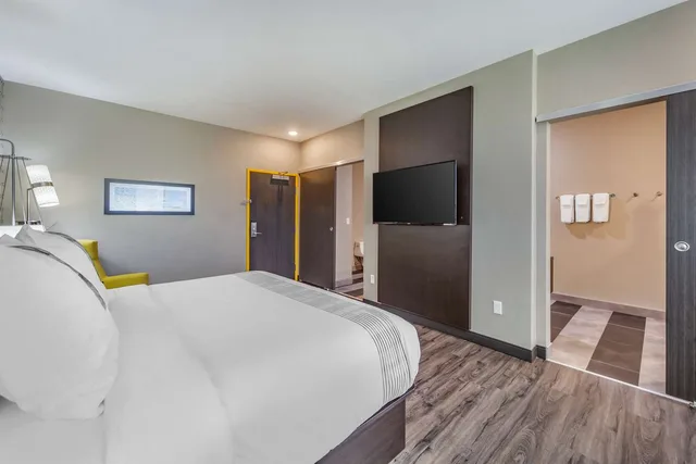 غرفة بسرير كينج، Glo Best Western Dawley Farms In Sioux Falls 4/7