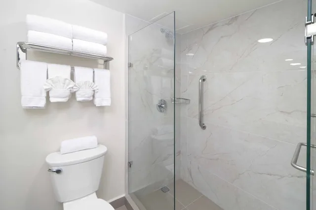 غرفة بزنس بسرير كينج، Wyndham Garden Monterrey Norte 10/10