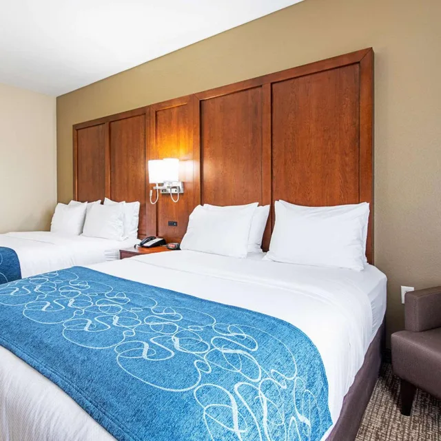 Room, 2 Queen Beds, Accessible, Comfort Inn & Suites Pine Bluff 2/6