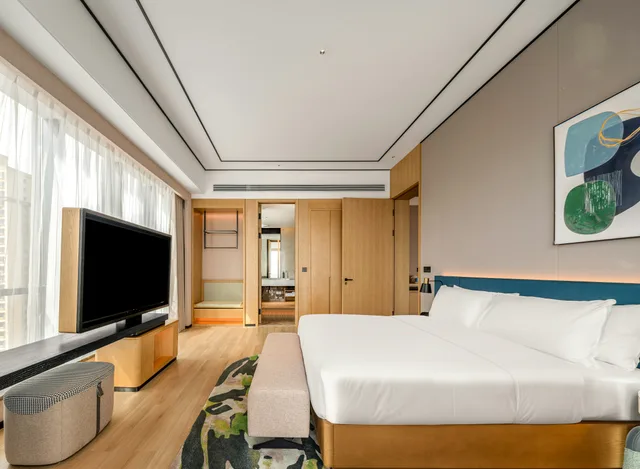 Deluxe, Suite, King Bed, Hilton Garden Inn Fenyang Yulongwan 4/5