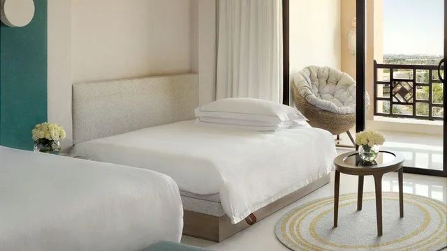 غرفة بريميوم بسرير كينج، منتجع وسبا درة الرياض(InterContinental Durrat al Riyadh Resort & Spa by IHG) 2/3