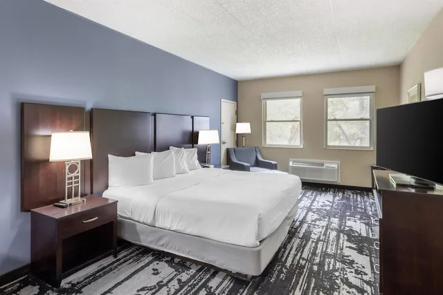 غرفة قياسية بسرير كينج، Best Western Owego Inn 2/5