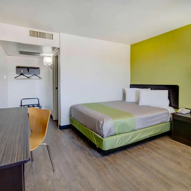 غرفة بسرير كوين لذوي الإعاقة لذوي الإعاقة، Motel6 Douglas, AZ 1/9