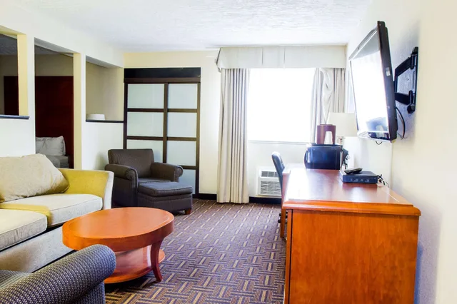 جناح بسرير كينج، Wyndham Garden Medicine Hat Conference Center 3/5