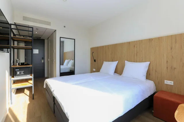 Comfort, Triple, Fletcher Hotel Rotterdam-Airport 1/5
