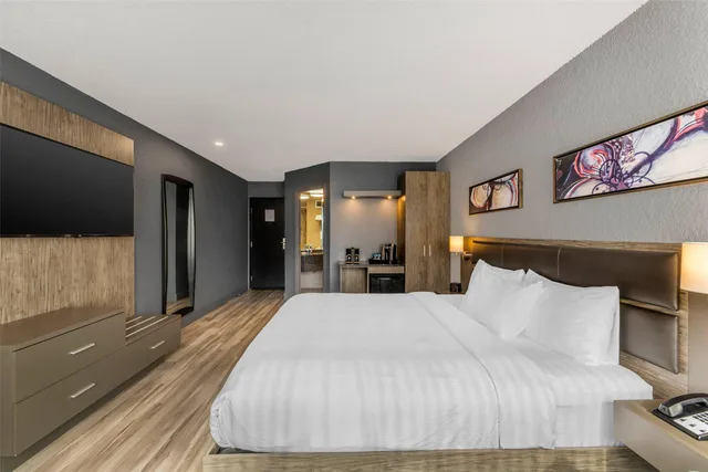 Upgrade, King Bed، Hotel Quartier An Ascend Hotel Collection 1/7