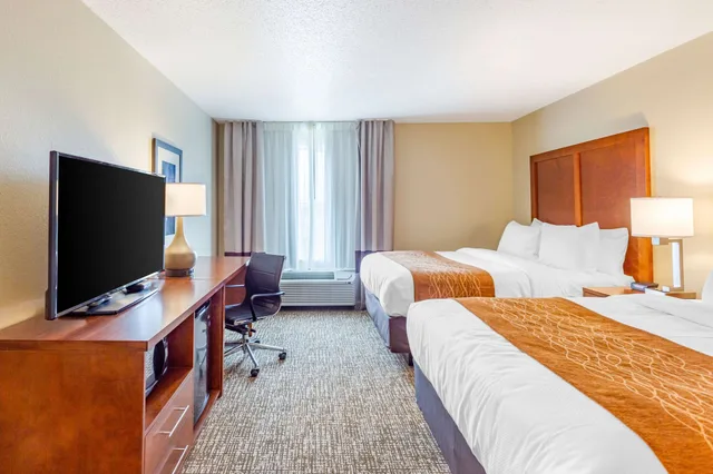 Suite, 2 Queen Beds, Sofa, Comfort Inn DeKalb - University Area 1/2