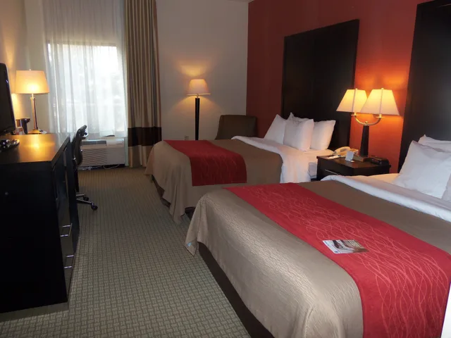 غرفة قياسية بسريرين كوين، Comfort Inn and Suites York, PA 3/7