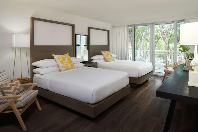 Two Queen Partial Waterfront Room in Hammock Wing، Baker's Cay Resort Key Largo, Curio Collection by Hilton 2/5
