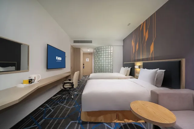 Standard, Twin Beds, High Floor, Holiday Inn Express Qingdao Innovation Park 2/3