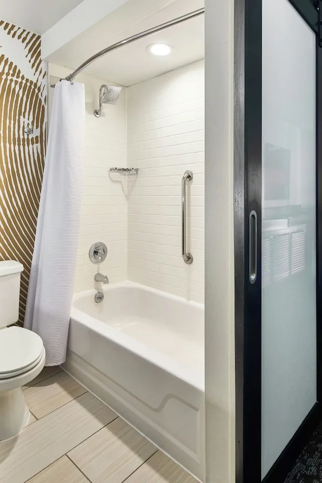 غرفة بسرير كينج، Renaissance Asheville Downtown Hotel 5/7