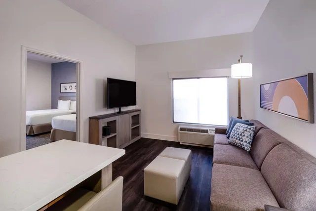 جناح بسريرين كوين بغرفة نوم واحدة مع أريكة لذوي الإعاقة، Hyatt House Colorado Springs Airport 3/5