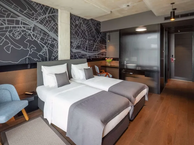 غرفة ديلوكس بسريرين منفصلين، Movenpick Zagreb 4/8