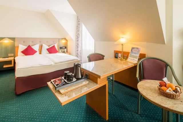 Comfort, Quadruple, Queen Bed, Sofa, Plaza Hotel Blankenburg Ditzingen Sure Hotel Collection 2/10