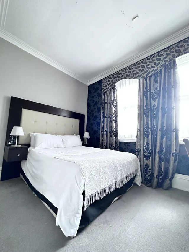 غرفة بسرير كوين، Cathedral Quarter Hotel 2/2