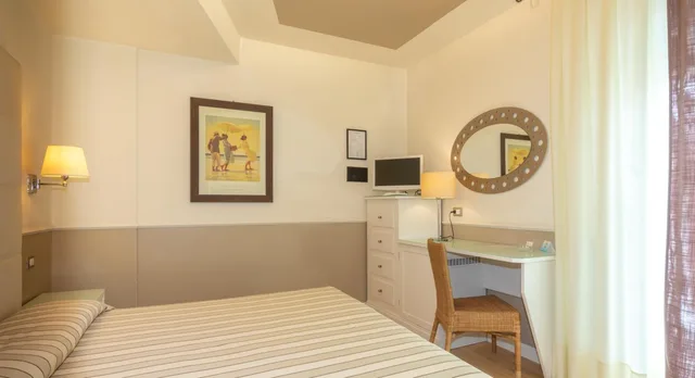 غرفة بسرير مزدوج أو سريرين منفصلين بإطلالة جزئية على البحر، Le Soleil Hotel 3/6