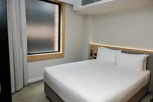 perth essential، Quay Perth Hotel 1/1