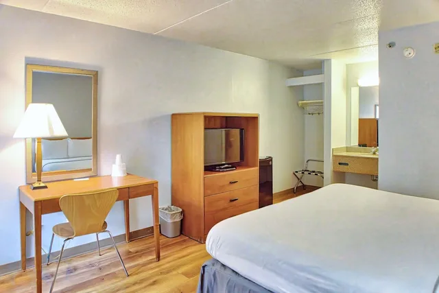 غرفة قياسية بسرير مزدوج، Motel6 Buffalo, NY - Airport - Williamsville 3/4