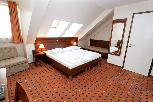 غرفة قياسية ثلاثية بثلاثة أسرّة، Hotel Europa City 2/5