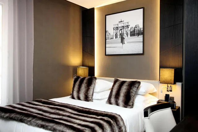 غرفة متصلة، Elysees Paris 1/6
