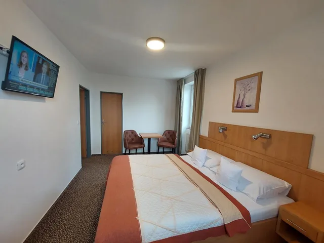 جناح عائلي، Hotel Avion 1/11