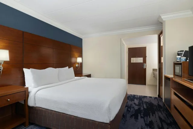غرفة بسرير كينج بحوض استحمام لذوي الإعاقة، Fairfield by Marriott Inn & Suites Herndon Reston 2/7