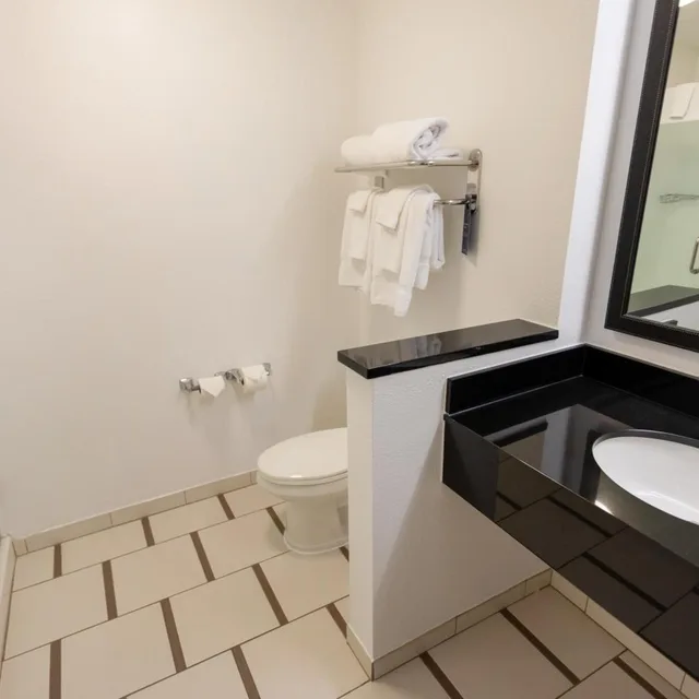 غرفة بسرير كينج مع أريكة، Fairfield Inn & Suites by Marriott Athens I-65 2/5