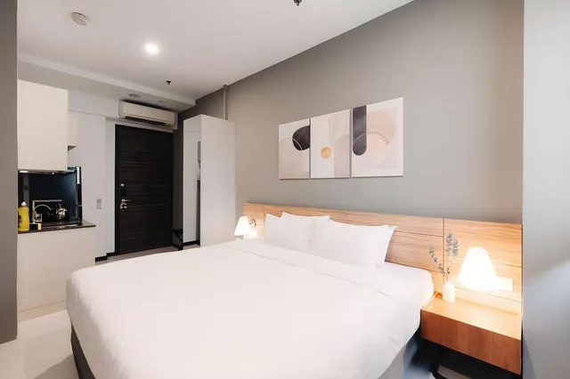 Studio, King Bed, Louis Kienne Serviced Residences 1/1