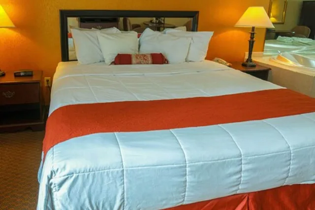 جناح بسرير كينج بجاكوزي، Hotel M Mount Pocono 4/10
