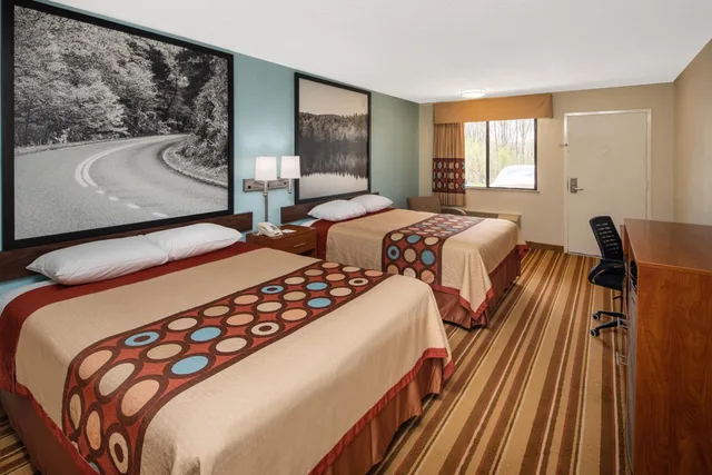 غرفة ديلوكس بسريرين مزدوجين، Super 8 by Wyndham Burlington NC 1/4
