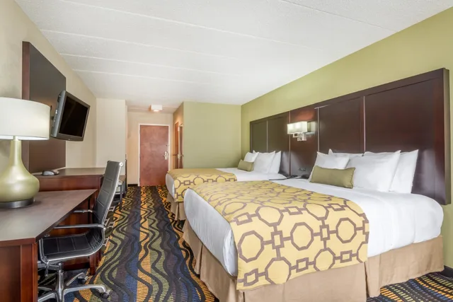 Standard, 2 Queen Beds, Baymont By Wyndham Georgetown 5/7