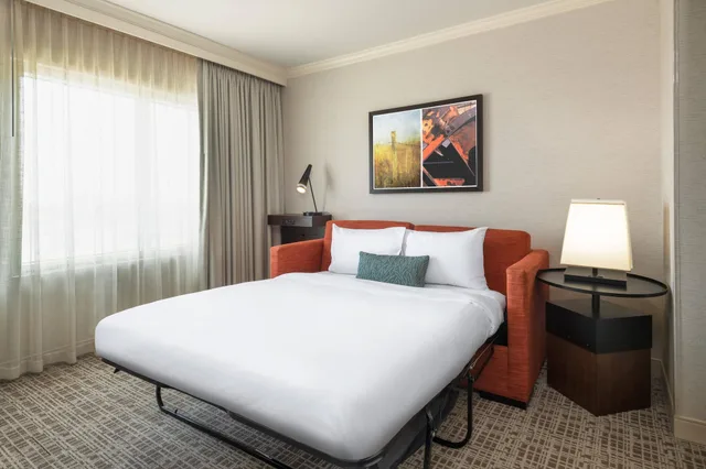 جناح استوديو بسريرين كوين مع أريكة، Renaissance Boulder FlatIron Hotel 2/7