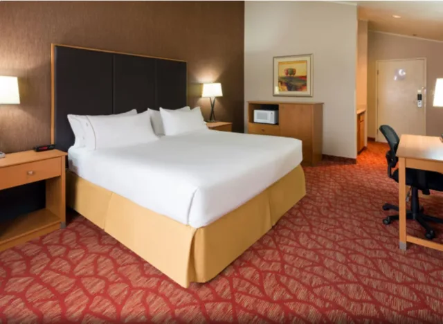 Standard, Queen Bed, Holiday Inn Express Grants Pass 1/1