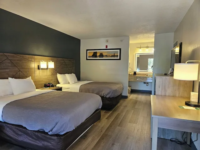 Standard, 2 Double Beds, Quality Inn & Suites Greenville I-65 2/10