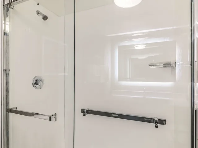 Deluxe, King Bed, La Quinta Inn & Suites by Wyndham Austin Airport 3/3