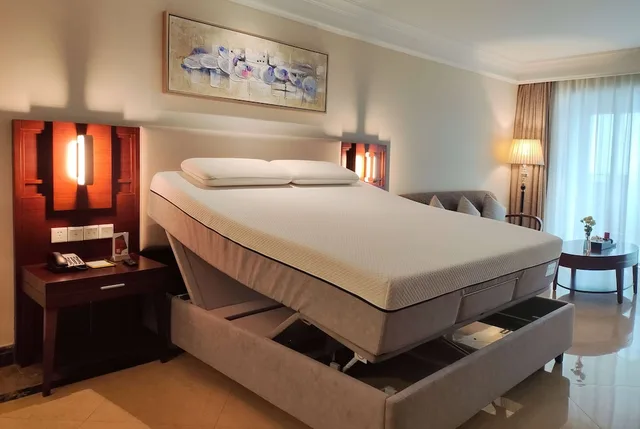 Room, King Bed, Sunrise Sleeper View, Ocean View، Wyndham Garden Wenchang Nanguo 5/6