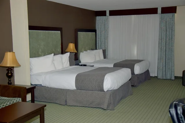Coast, Premium, 2 Queen Beds, Sofa، Coast Lethbridge Hotel and Conference Centre 3/10