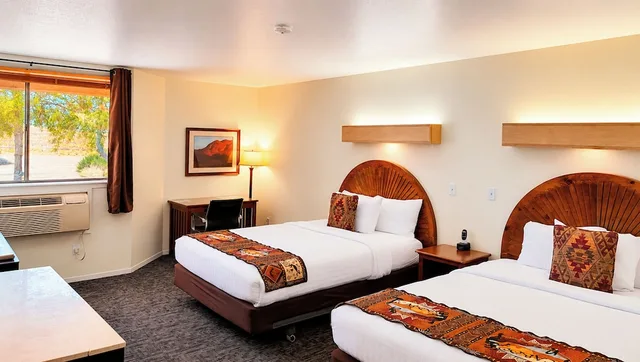 Deluxe, 2 Queen Beds, Accessible, Ticaboo Lodge Lake Powell 2/9