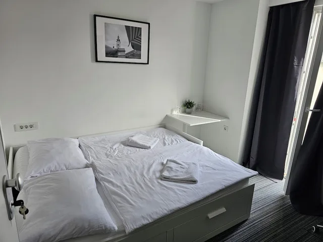 غرفة أساسية بسرير كوين، Tia Apartments And Rooms 2/4