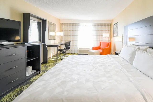 غرفة قياسية بسرير كينج لذوي الإعاقة، Holiday Inn Charlottesville-Univ Area 7/8