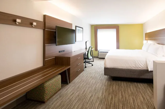 غرفة قياسية بسرير كينج لذوي الإعاقة، Holiday Inn Express Atlanta Stone Mountain 3/4