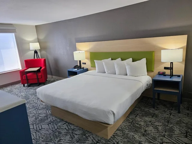 Room, King Bed, Country Inn Suites By Radisson Savannah I 95 North Ga 15/20