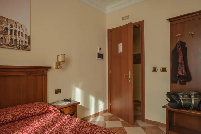 Room, Double or Twin Bed, Hotel Romantica 8/10