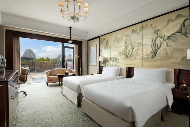 غرفة بسرير كينج بإطلالة على الجبل بشرفة، Shangri La Guilin 4/9
