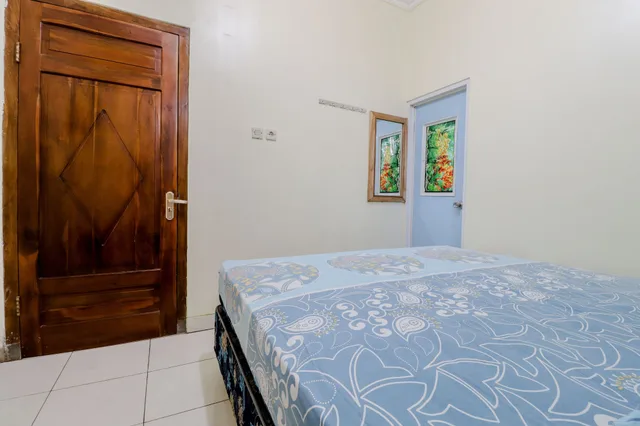Standard, King Bed, Penginapan Barokah by ZUZU 8/10