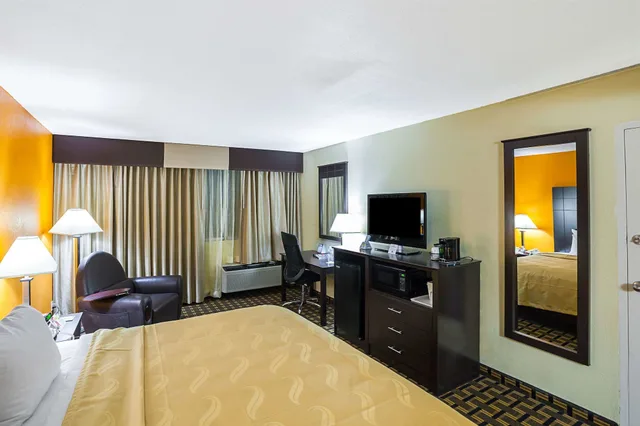 غرفة بريميوم بسريرين كوين، Quality Inn & Suites Cincinnati Downtown Area 5/9