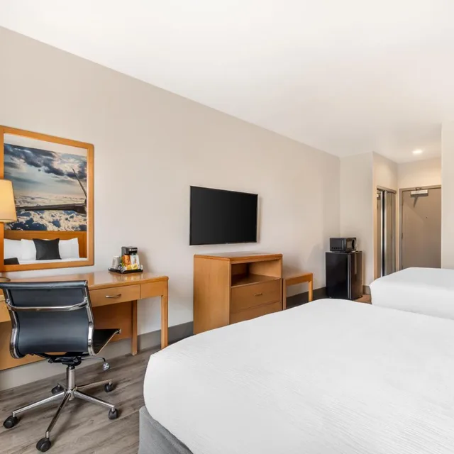 غرفة رباعية بسرير كينج وسريرين كوين، The Hanford Hotel 5/9