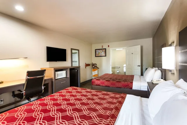 غرفة بسريرين كوين لذوي الإعاقة، Econo Lodge Inn & Suites Murfreesboro Shopping District 2/6